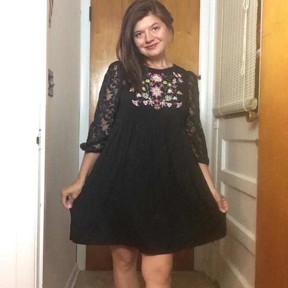 Sold out New Floral Embroidered dress - Picture 2 of 8